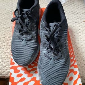 Mens Nike Renew….never worn